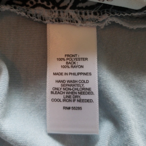 Express flutter sleeve v neck top - Picture 4 of 4